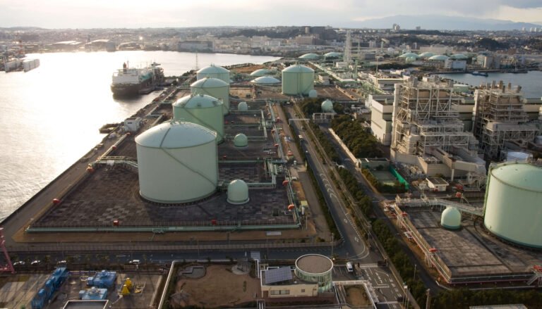 Europe Turns to American LNG Amid Declining Russian Supplies