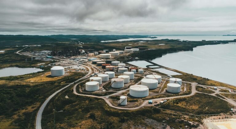 زيادة مخزونات النفط الأمريكية بمقدار 3.7 مليون برميل