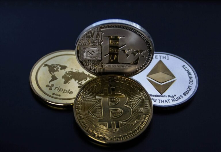 Decline in Cryptocurrency Prices Amid Continued U.S. Government Shutdown
