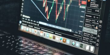 ECN Broker: Overview, Features, and Advantages