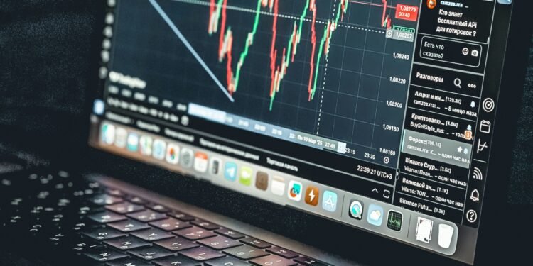 ECN Broker: Overview, Features, and Advantages