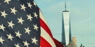 بيسنت (Scott Bessent) : النمو الأمريكي قد يتجاوز 3.5% هذا العام رغم حرب إيران