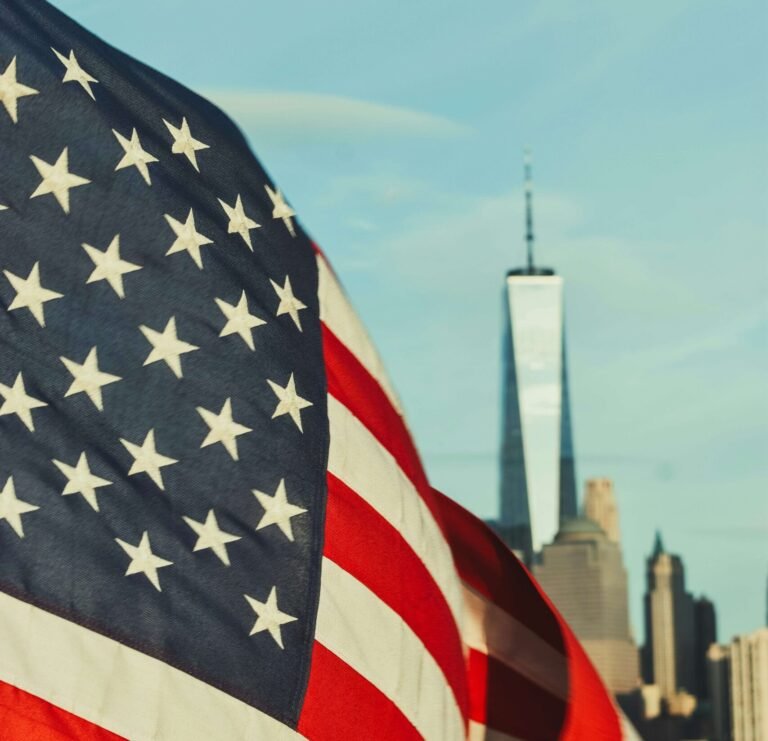 بيسنت (Scott Bessent) : النمو الأمريكي قد يتجاوز 3.5% هذا العام رغم حرب إيران