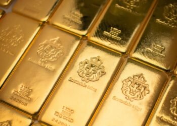 Gold and silver prices continued to fall as the U.S. dollar rose during Monday’s trading