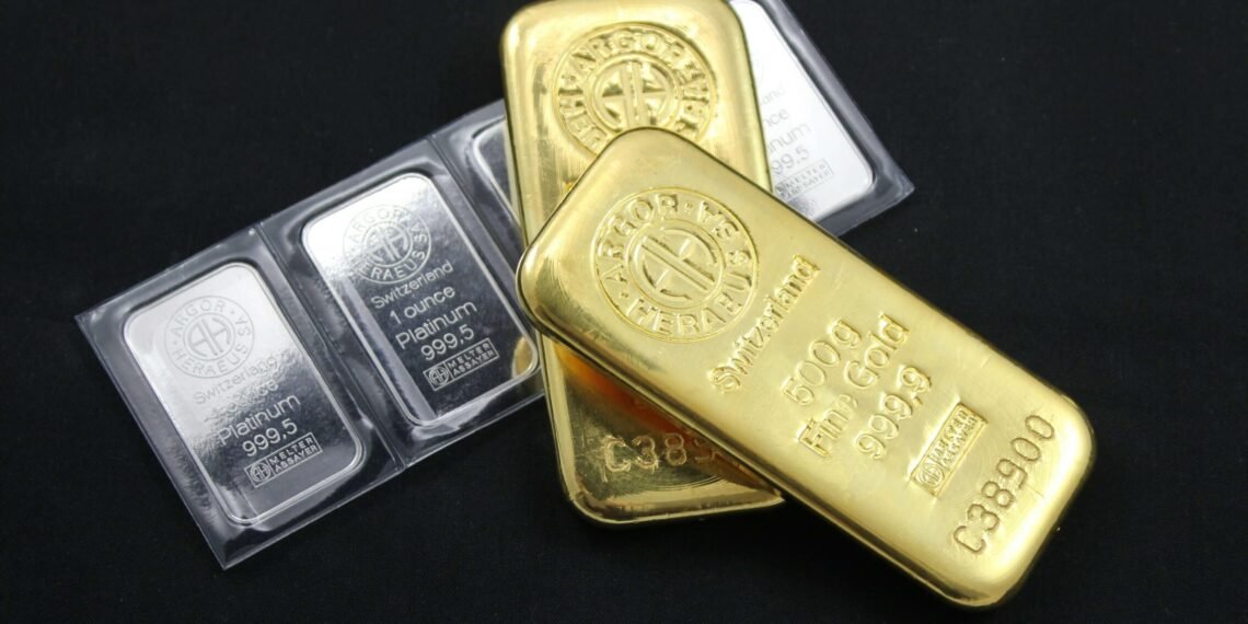 Gold prices rose at the close, while silver recorded a sharp increase exceeding 5%.